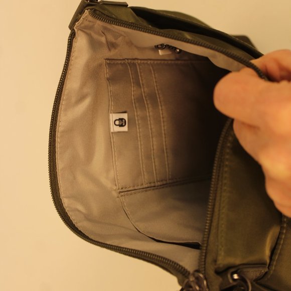 Baggallini Stephine Large Crossbody Bag - Picture 2 of 7